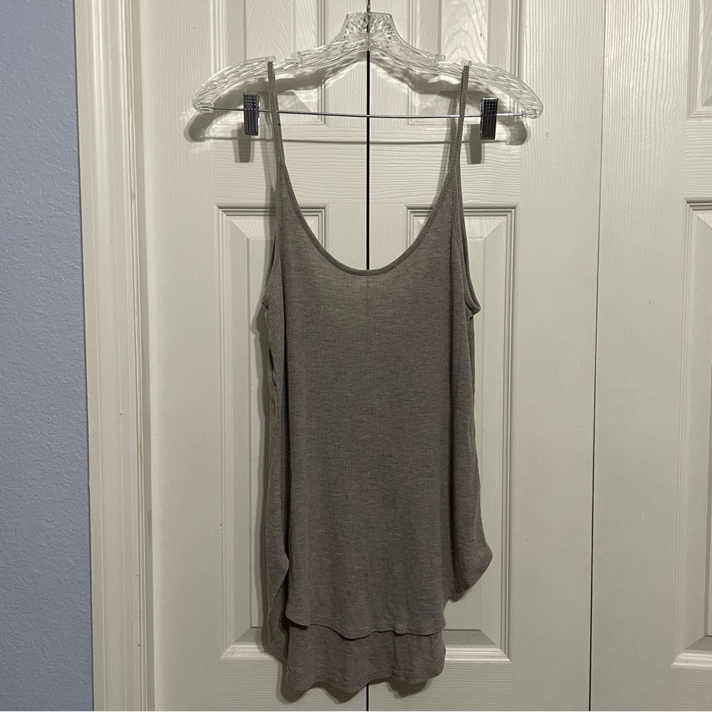 Me to We flowy spaghetti strap top